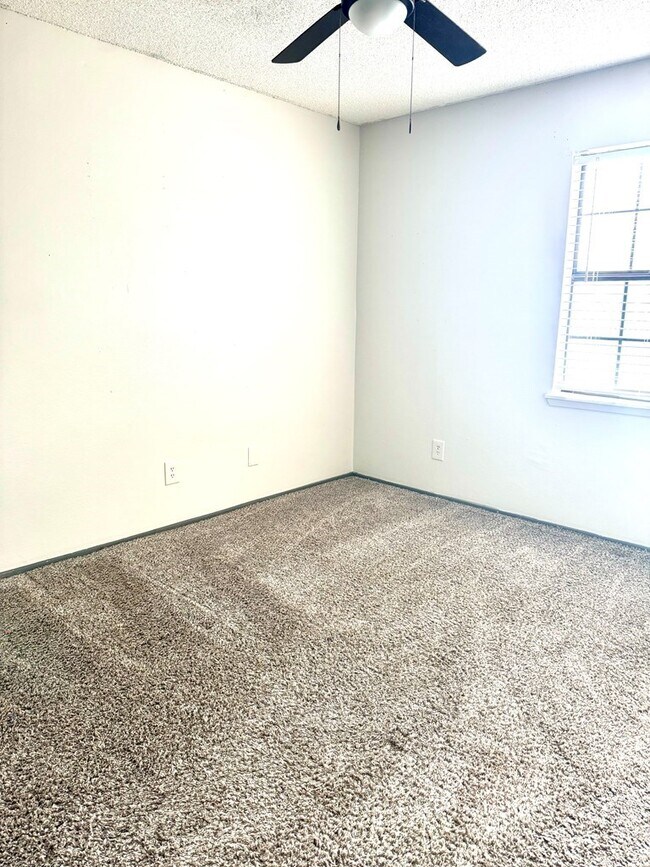 Building Photo - 1716 Coronado Ave