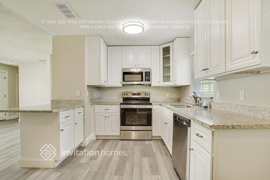 Building Photo - 8209 Sarnow Dr
