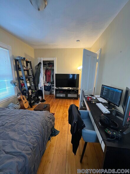 Building Photo - 2 Gilson Terrace