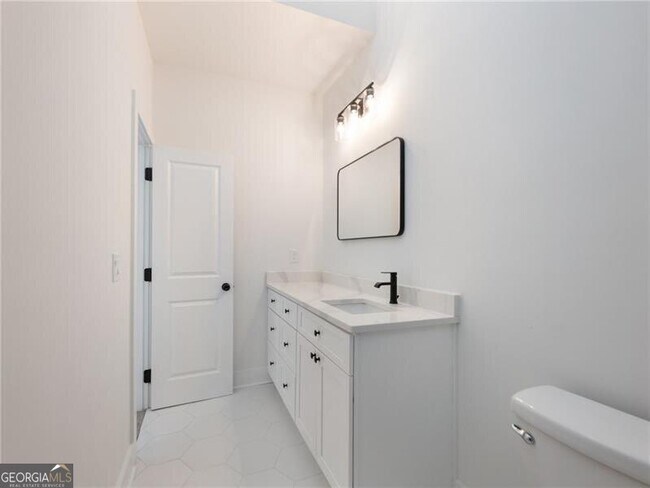 Building Photo - 2438 Shadburn Ferry Dr