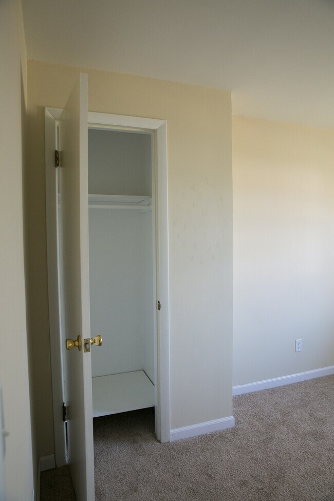 Closet - 244 Vollmer Pkwy