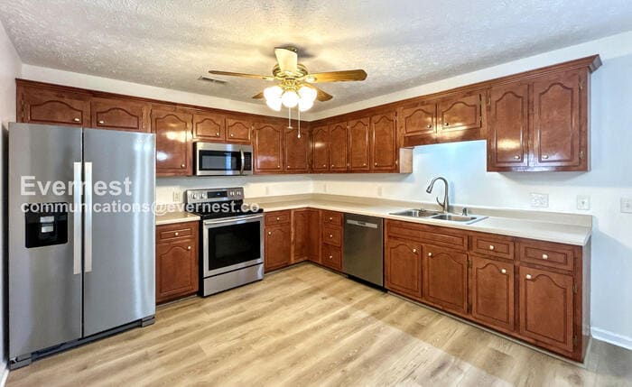 Building Photo - 720 William Howard Pl