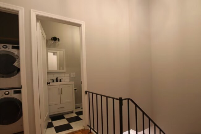 Building Photo - 2034 Mt Vernon St