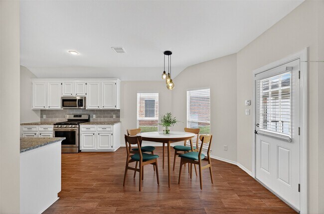 Building Photo - 4902 Lake Catherine Ct