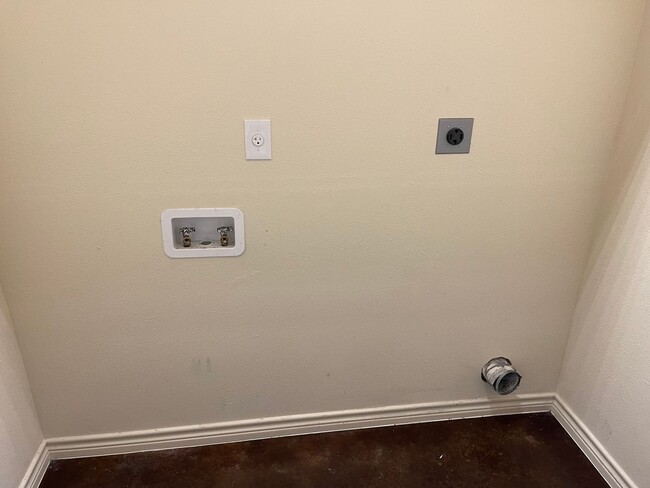 Building Photo - Newer Brick 3/2 Home