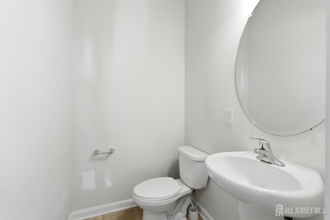 Building Photo - 38 Bond St