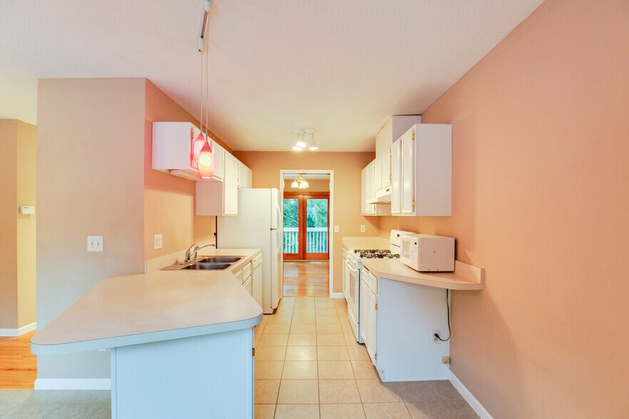 Building Photo - 12115 Drake St NW