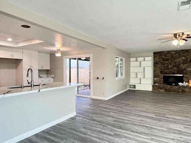 Building Photo - 111 Avenida Santa Anita