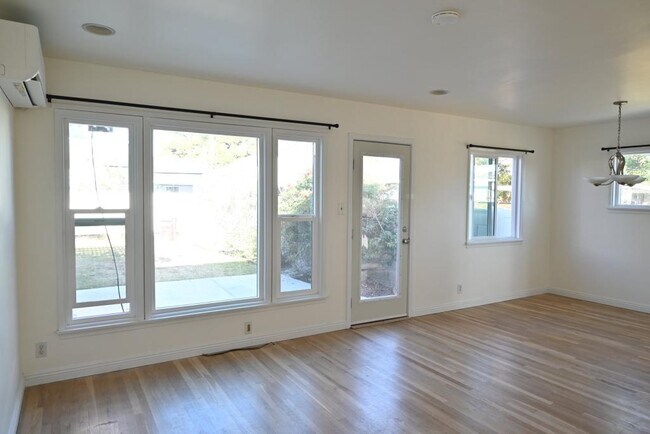 Building Photo - 14822 Fonthill Ave
