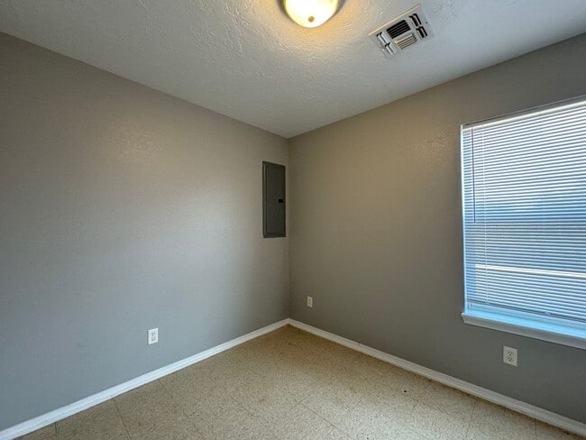 Building Photo - 1817 SW Jefferson Ave