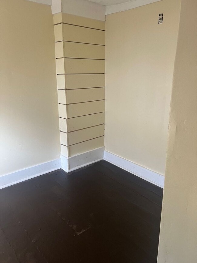 Building Photo - 3 bedroom house