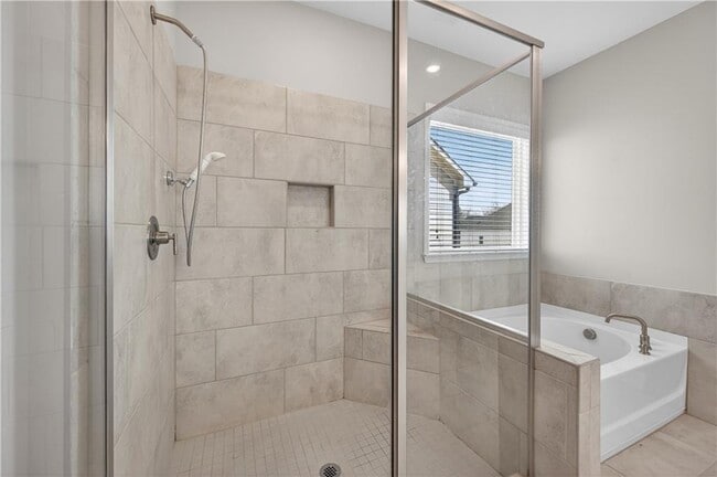 Building Photo - 1020 River Park Dr