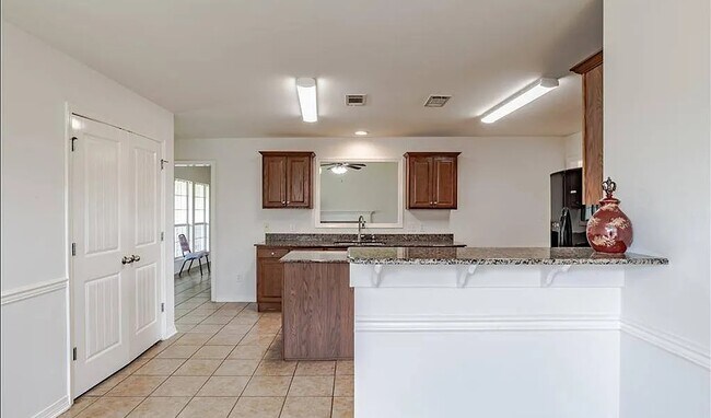 Building Photo - 1375 Selby Phillips Dr