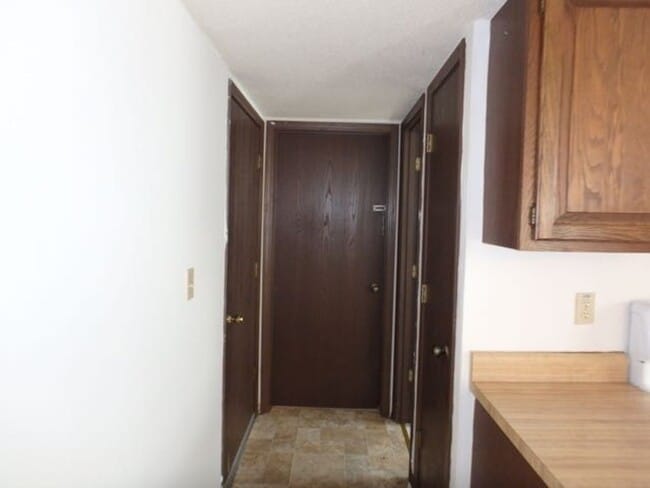 Building Photo - Nice 3 Bed 1.5 Bath Duplex SW Columbia!