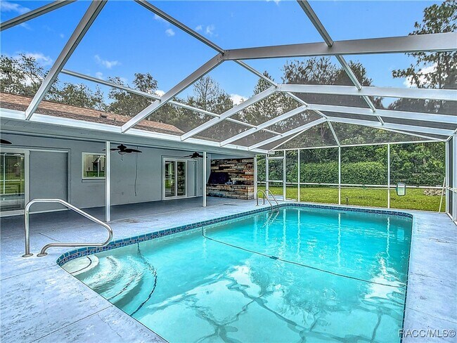 Building Photo - 884 W Massachusetts St