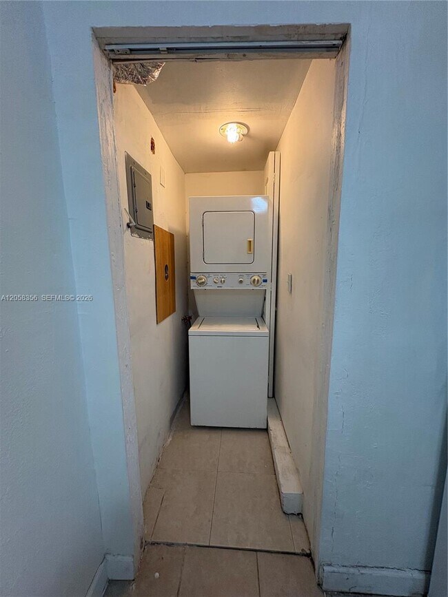 Building Photo - 410 Pinecrest Dr