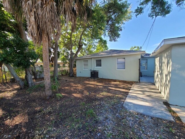 Building Photo - Stunning Corner-Lot Rental: 4BR/2BA with Courtyard