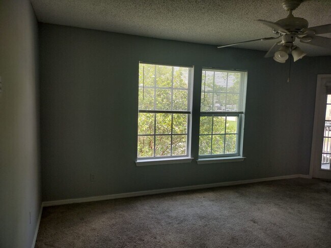 Building Photo - 6178 Westgate Dr