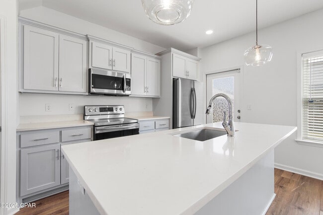 Building Photo - 413 Raven Ln