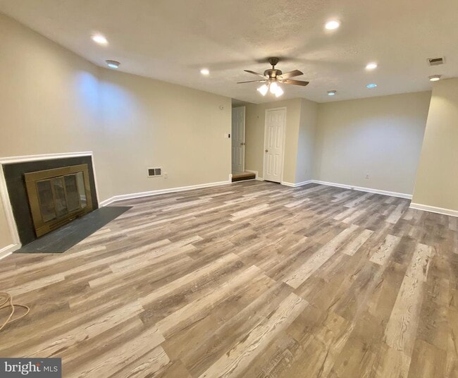 Building Photo - 10323 Hampshire Green Ave