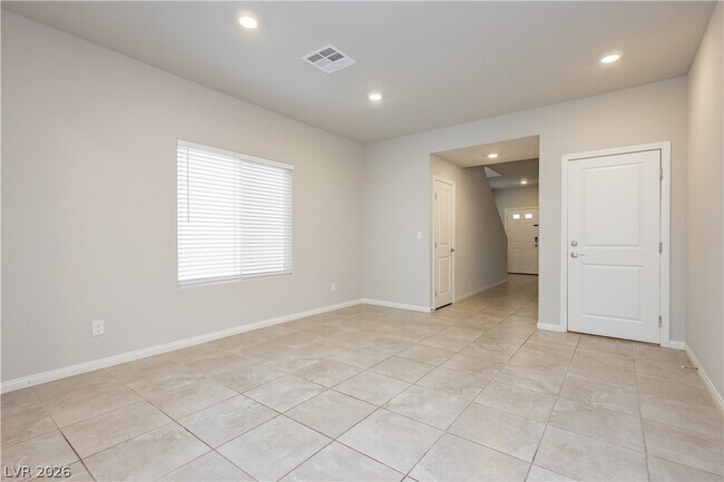 Building Photo - 5340 Maroon Guava St