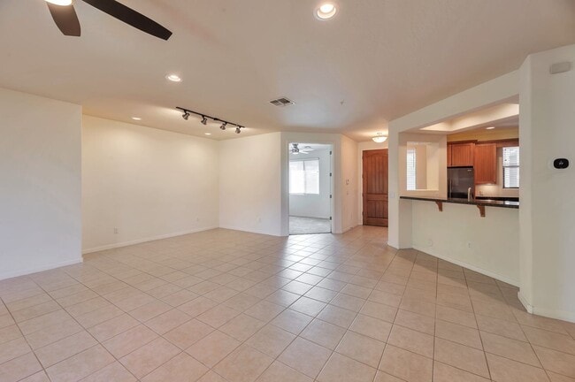 Building Photo - MOVE IN SPECIAL - 3 bedroom, 2 bathroom in...