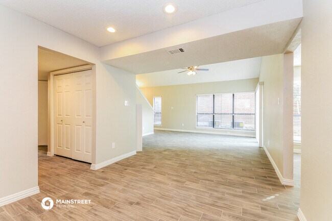 Building Photo - 6208 Los Altos Dr