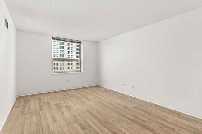 Building Photo - 545 N Dearborn St