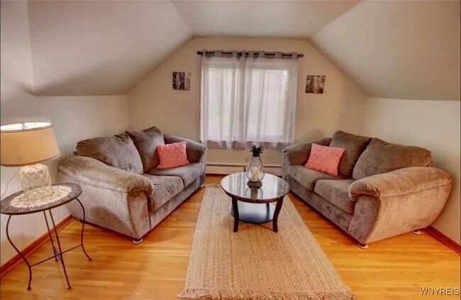 Building Photo - 128 Circle Ln