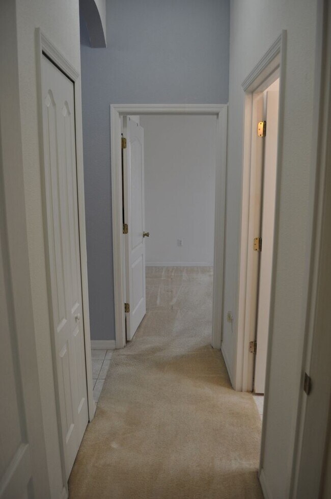 Building Photo - Lovely home in Pine Lakes