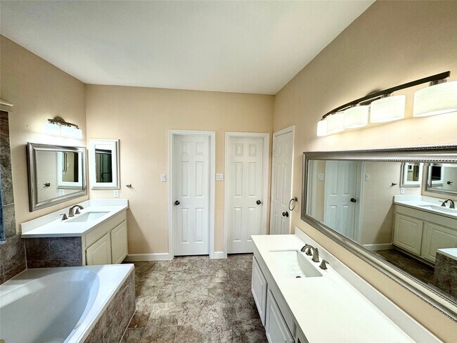 Building Photo - 1818 Maidenhair Ln