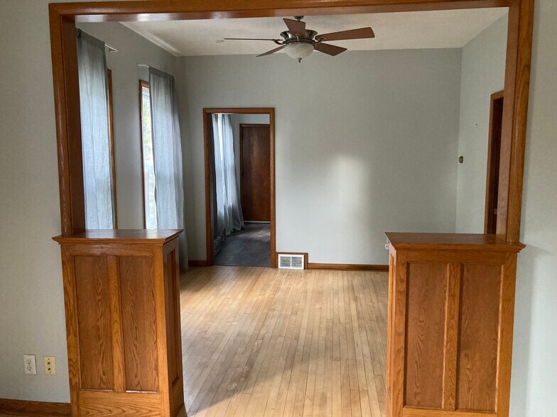 Building Photo - 712 6th St NE