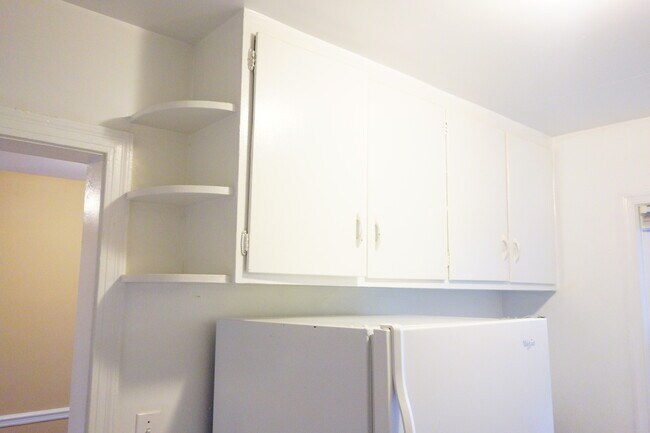 Building Photo - 8409 Greenwood Ave