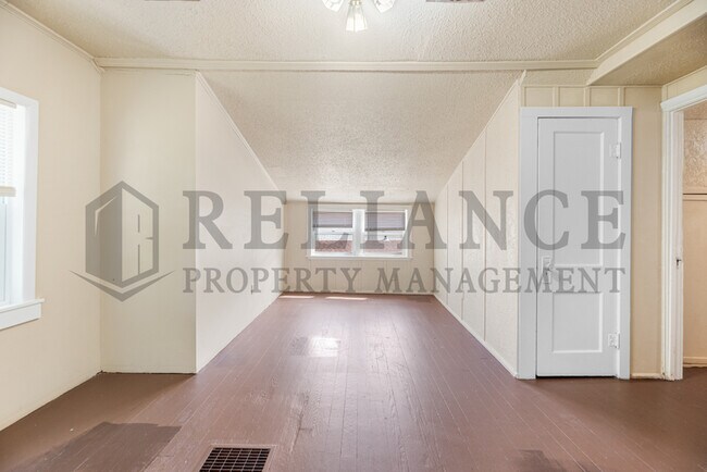 Building Photo - 607 N Lorraine Ave