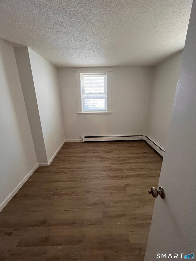 Building Photo - 411 N Main St