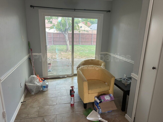 Building Photo - 417 Sandy Knoll Dr