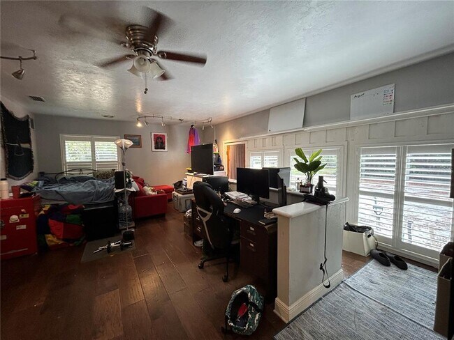 Building Photo - 608 SW 80th Blvd