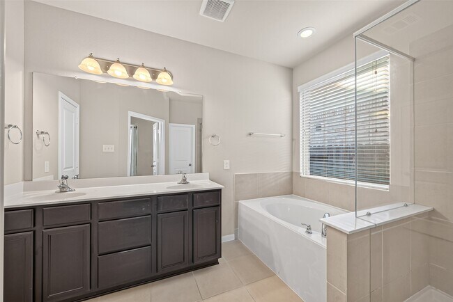 Building Photo - 9718 Justin Ridge Ln