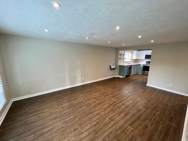 Building Photo - 3329 E 32nd Ave