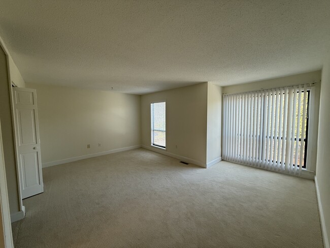 Building Photo - 155 Beaufort Ct