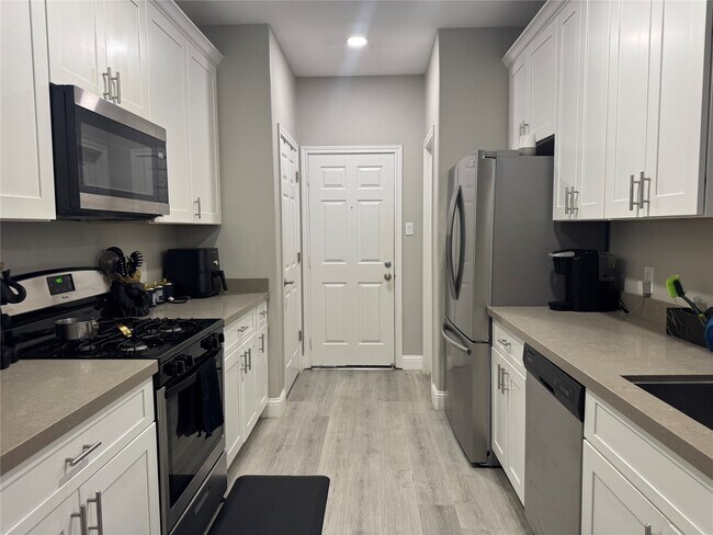 Building Photo - 3135 Atherton Canyon Ln