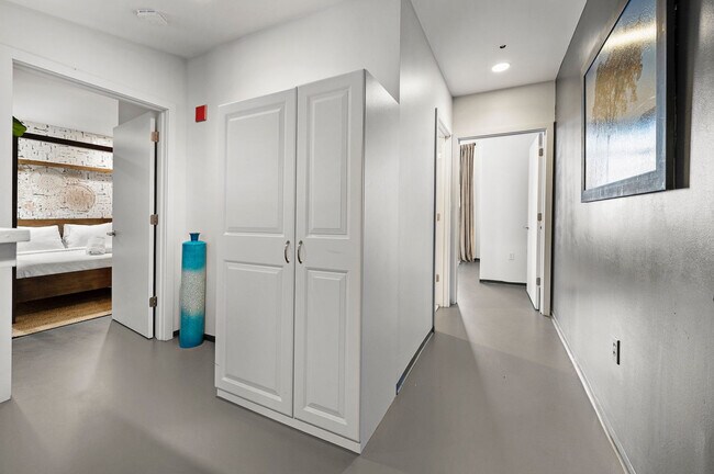 Building Photo - 160 E Berkeley St