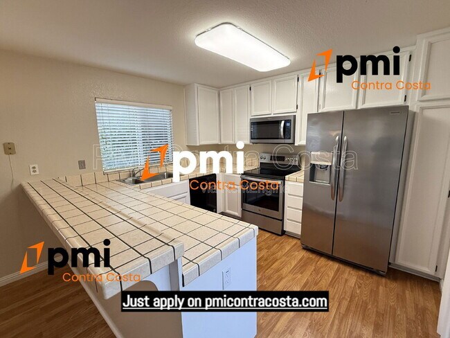 Primary Photo - 974 Signal Ct