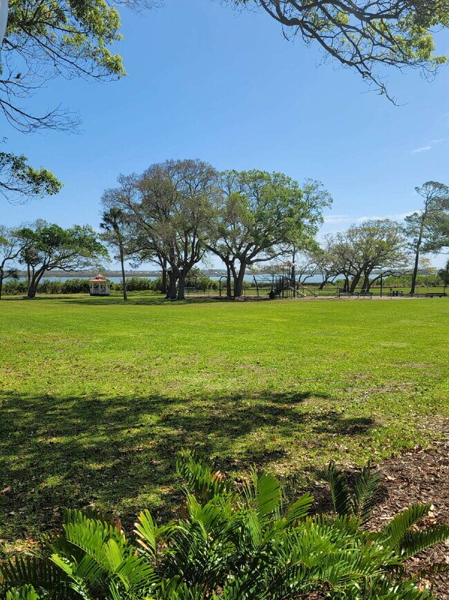 Building Photo - 9 Tarragona Ct