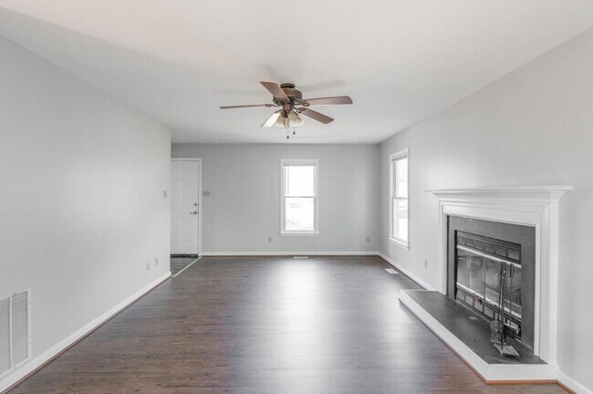 Building Photo - 8915 Castle Point Dr