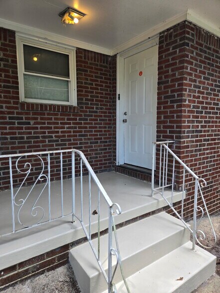 Building Photo - 2297 Glendale Dr