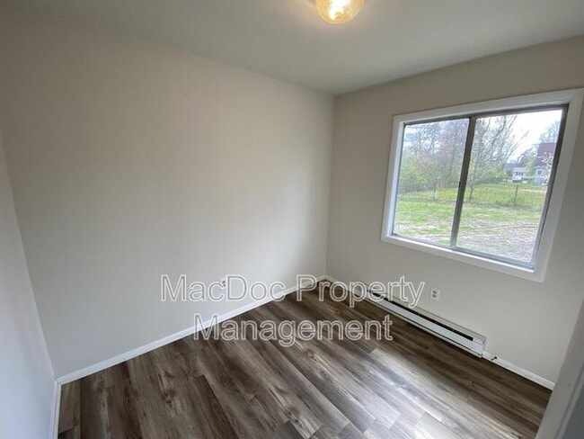 Building Photo - 6037 Rosedale Dr
