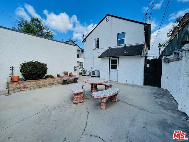 Building Photo - 4441 Tujunga Ave