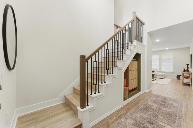 Building Photo - 1822 Calabasas Way