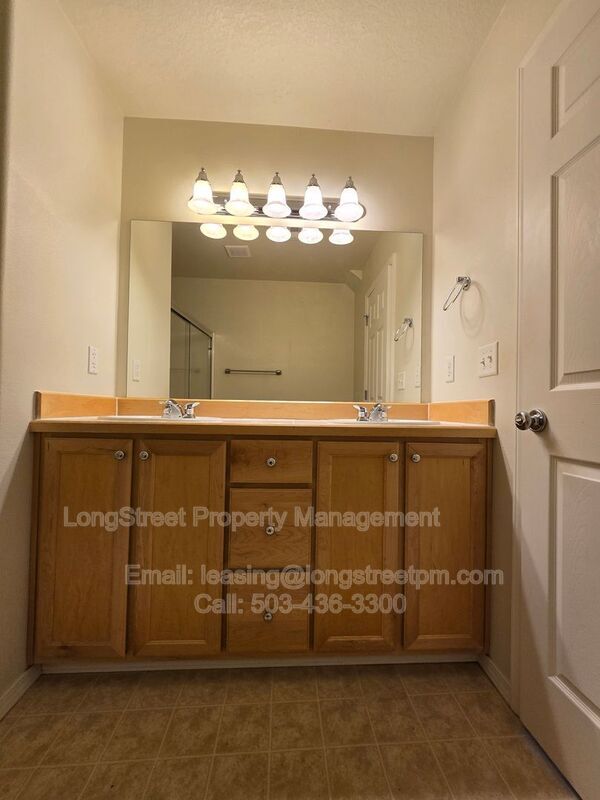 Building Photo - 3008 NW Morning Glory Dr